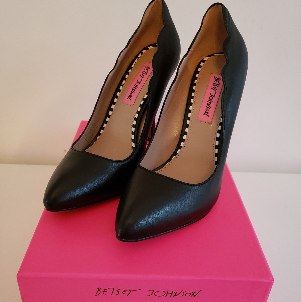 Betsey Johnson Pumps